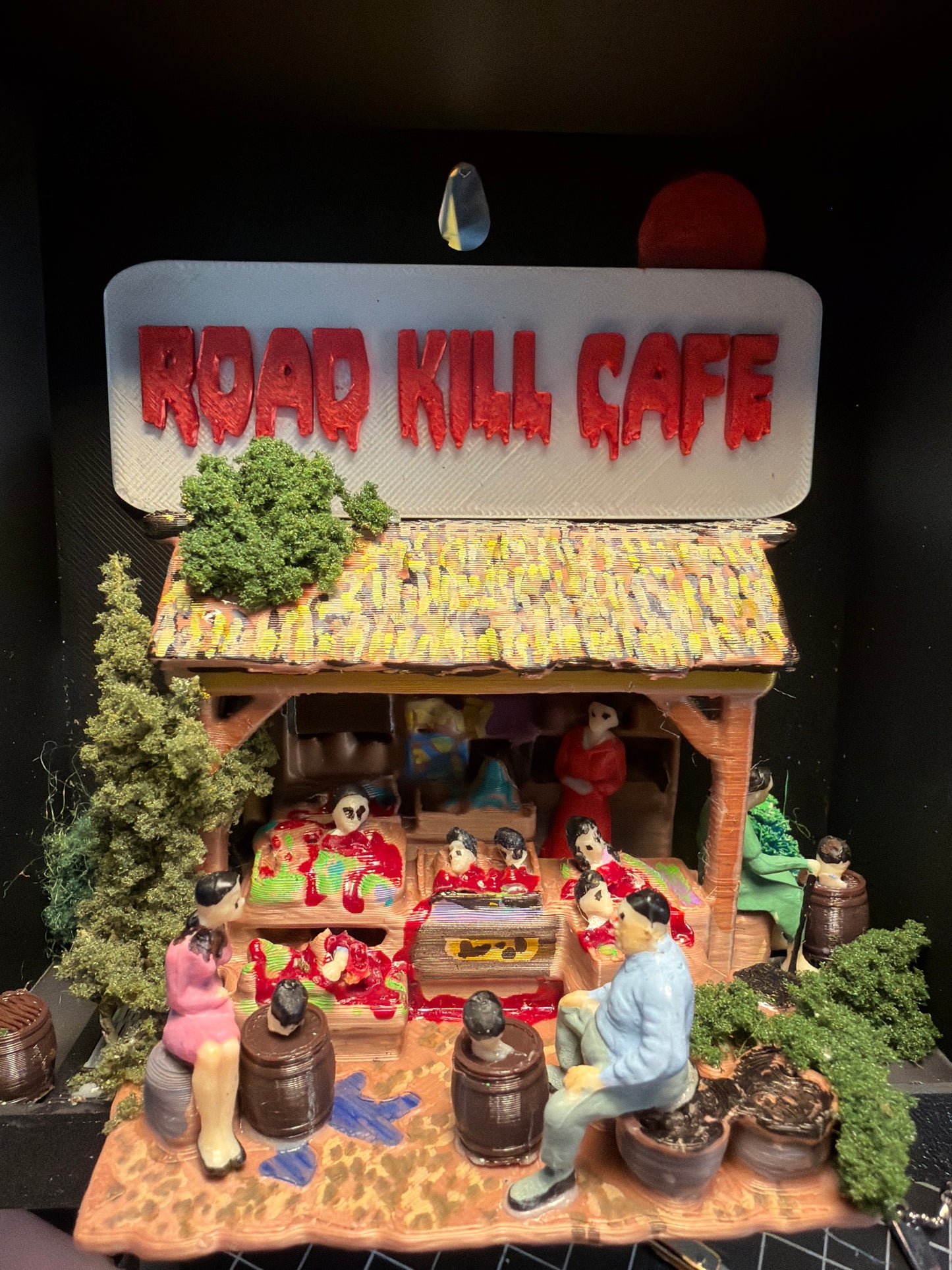 Road Kill Café Mini Diorama – 1:50 Scale Horror Scene with “Head” of Lettuce